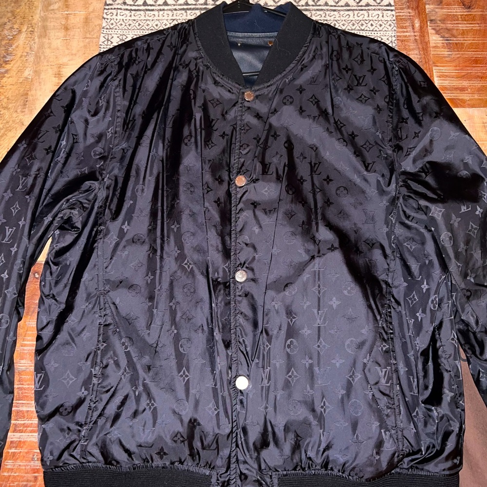 Used in great condition men’s authentic LV reversible leather bomber jacket